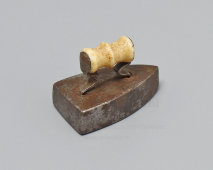 Необычный старинный миниатюрный утюг (утюжок), сталь, кость, Россия, кон. 19-го в.
