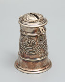 Круглая старинная копилка для монет в виде церемониальной кружки, белый металл, Европа, н. 20 в.