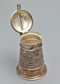 Круглая старинная копилка для монет в виде церемониальной кружки, белый металл, Европа, н. 20 в.
