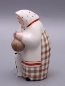 Статуэтка «Бабушка с котенком и крынкой молока», ДФЗ Вербилки, скульптор Розов Н. И.