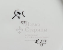 Тарелка «Материнство», автор рисунка Щекатихина-Потоцкая А. В., белье Николай II, 1902 г., роспись ГФЗ, 1923 г.