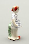 Статуэтка-миниатюра «Девочка в платье в горошек», Первомайский фарфоровый завод (Песочное), 1950-60 гг.