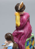 Старинная фарфоровая статуэтка «Девочка-служанка с барыней. Мытье ног», частный завод Гжели, 19 в.