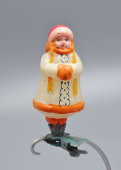 Ёлочная игрушка на прищепке «Марфушечка» в желтой шубке, по сказке «Морозко», стекло, СССР, 1950-60 гг.