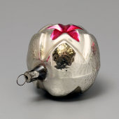 Новогодняя игрушка для елки «Шар с красной звездой», 1930-50 гг.