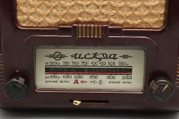 Винтажный сетевой радиоприемник «Искра» с FM диапазоном, Александровский радиозавод, СССР, нач. 1950-х