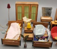 Детский набор мебели и предметов интерьера для игры «Кукольный дом», ГДР, 1960-е гг.