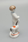 Статуэтка «Мальчик с лошадкой», скульптор Столбова Г. С., серия «Счастливое детство», ЛФЗ, 1960-е