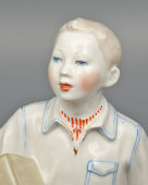 Статуэтка «Мальчик со скворечником», скульптор Бржезицкая А. Д., Дулево, 1955 г.