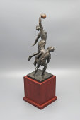 Скульптура на тему советского спорта «Волейболистки», бронза, дерево, СССР, 1950-60 гг.