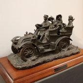 Бронзовая скульптура большого размера «Романтики в автомобиле (La machine de romance)», Франция