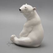 Статуэтка «Белый медведь сидит», ЛЗФИ, 1950-60 гг., фарфор