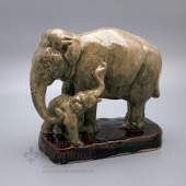 Статуэтка «Слон со слоненком», скульптор Гуревич Е. М.​, Гжель