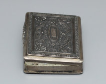 Серебряная таблеточница с монограммой «Ю. К.», серебро 800 пр., позолота, Европа, нач. 20 в.