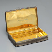 Серебряная таблеточница с монограммой «Ю. К.», серебро 800 пр., позолота, Европа, нач. 20 в.
