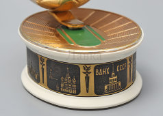 Спортивный заводной музыкальный сувенир с видами Москвы «Футбольный стадион», СССР, 1970-е
