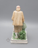 Советская фарфоровая статуэтка «Прогулка», скультптор Малышева, Дулево