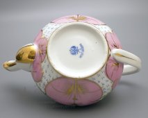 Чайник с розовыми цветами, Товарищество М. С. Кузнецова в Дулёво
