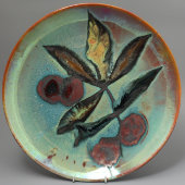 Авторская декоративная тарелка «Вишня», Артамонова О. С., керамика, 1950-е