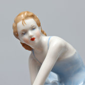 Статуэтка «Юная балерина», скульптор Малышева Н. А.,​ фарфор Дулево, 1959 г.