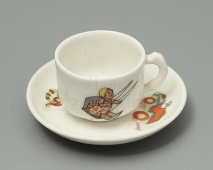 Фарфоровая детская посудка: чашка с блюдцем «Лето», ДФЗ Вербилки, 1940-50 гг.