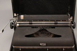 Антикварная печатная машинка «Royal», США, 1930-е, родной кофр, превосходное состояние
