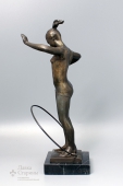 Скульптура «Гимнастка с обручем»