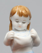 Статуэтка «Девочка с рыбкой», скульптор Столбова Г. С., ЛФЗ