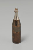 Старинная металлическая зажигалка в форме бутылки шампанского, Европа, 1920-е