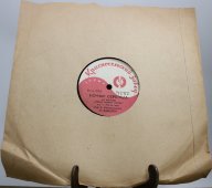 Советская старинная / винтажная пластинка 78 оборотов для граммофона / патефона с песнями А. Бабаджаняна: «Песня о любви» и «Ночная серенада»