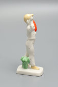 Статуэтка «Мальчик с шариками» (На парад), скульптор Столбова Г. С., серия «Счастливое детство», ЛФЗ, 1950-60 гг.