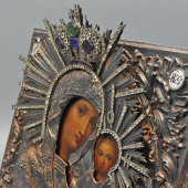 Старинная икона Божией Матери «Иверская» в серебряном окладе и киоте, Москва, 1840-е