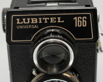 Отечественный двухобъективный зеркальный фотоаппарат «Любитель 166-Универсал»,  