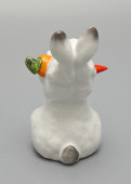 Статуэтка «Заяц с морковкой», скульптор Чарушин Е. И., анималистика ЛФЗ, 1950-60 гг.