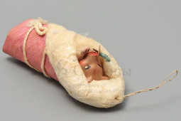 Советская ватная ёлочная игрушка «Поросенок в розовом конверте», Москва, 1930-40 гг.