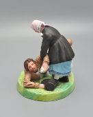 Скульптура «Из кабака. Крестьянка с ребенком, поднимающая пьяного мужа», бисквит, завод Гарднера, 1870-1900 гг.