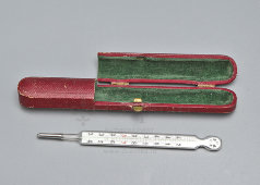 Старинный медицинский, клинический термометр (градусник) в оригинальном футляре «Record», Европа, н. 20 в.