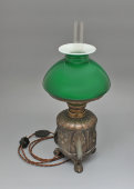 Старинная настольная лампа с зеленым стеклянным абажуром, из семьи Великого князя Дмитрия Константиновича Романова 
