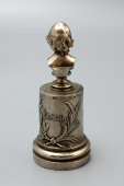 Старинный колокольчик для вызова прислуги с ручкой в виде бюста французского поэта Беранже