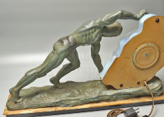 Настольная скульптура атлета с часами-светильником в стиле ар-деко, шпиатр, стекло, оникс, Франция, 1930-е