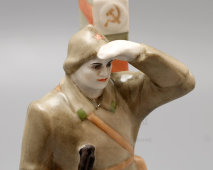 Статуэтка «Пограничник», скульптор Рыжов К. С., фарфор ЛФЗ, 1930-е
