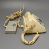 Правительственный дисковый телефонный аппарат СТА-4 цвета слоновой кости с гербом СССР, новый, ВЭФ, Рига, 1981 г.