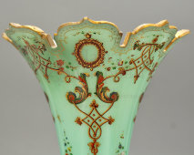 Старинная настольная ваза для цветов, двуцветное стекло, Россия (?), 2-я пол. 19 века