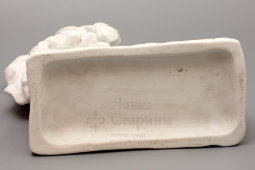 Фарфоровая солонка «Мужик в лаптях, курящий трубку», завод Гарднера, Россия, конец 19 века