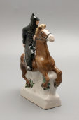 Статуэтка «Красноармеец на коне» (Красный кавалерист), скульптор Яковлев Б. И., ГФЗ (Волхов), 1925 г.