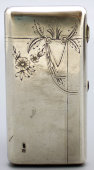 Старинный портсигар для дамских сигарет с цветочным орнаментом, серебро 84 пробы