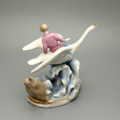 Статуэтка «Иванушка на лебеде» по сказке «Гуси-лебеди», скульптор Кожин П. М., Дулево, 1965 г.