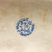 Антикварная фарфоровая солонка «Крестьянин в белой рубахе, пьющий воду из ковша», бисквит, Вербилки (бывш. Гарднер), 1927-32 гг.