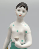 Статуэтка «Девочка, играющая в бадминтон», скульптор Столбова Г. С., фарфор ЛФЗ
