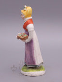 Статуэтка «Женщина с корзиной ягод»